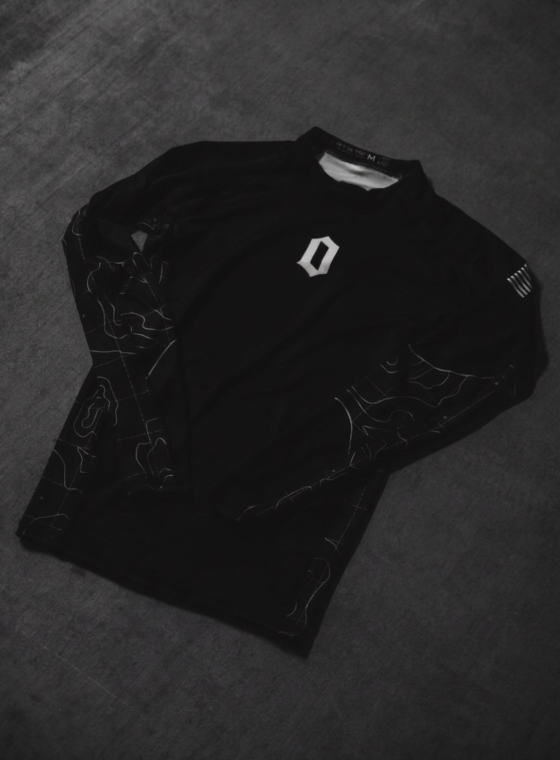 LOCK IN RASH GUARD