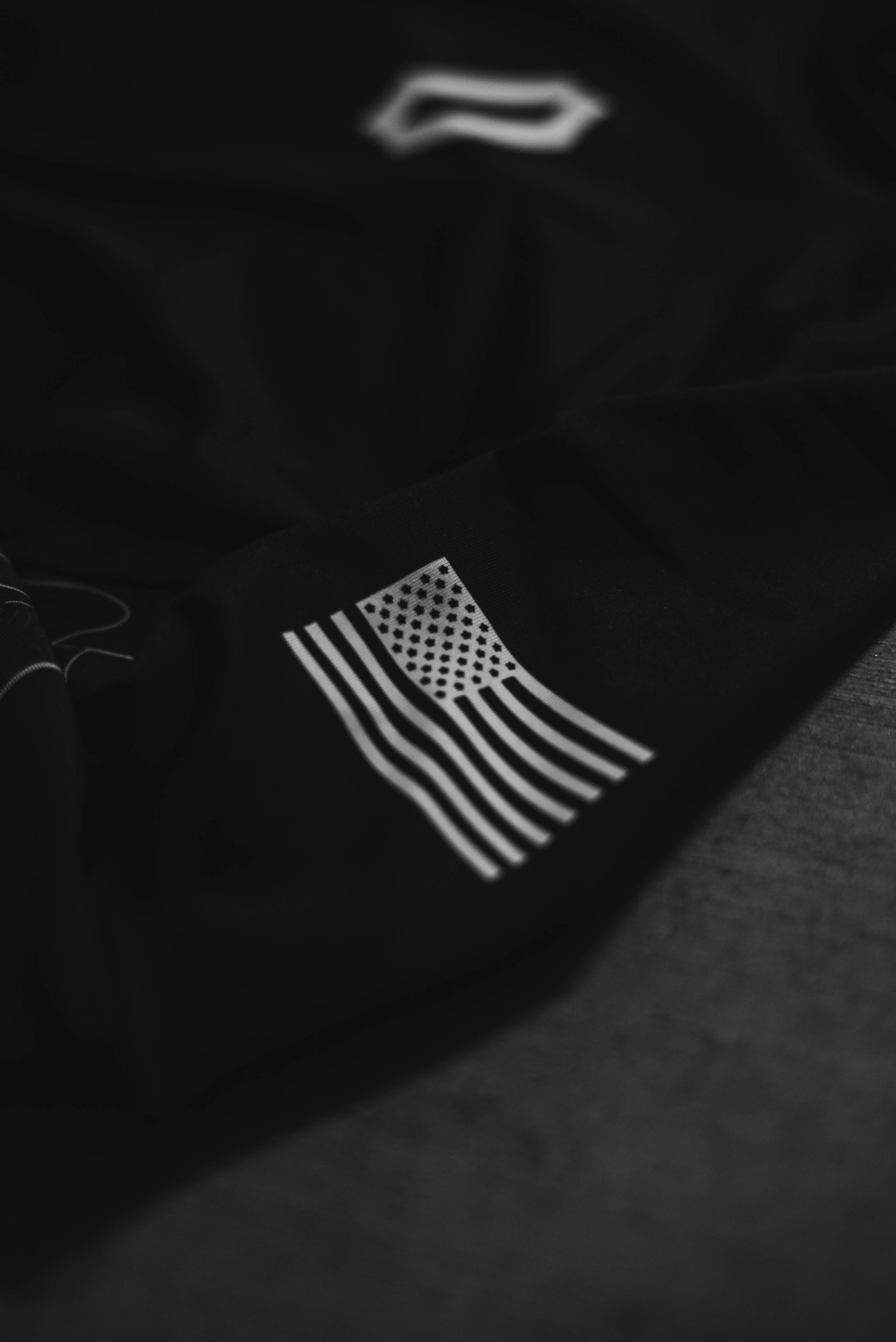LOCK IN RASH GUARD